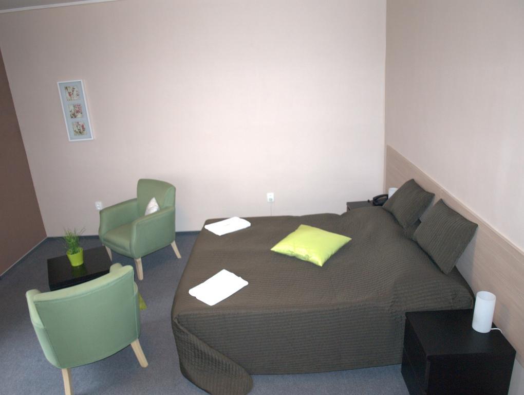 Hotel U Lva Bilina Bagian luar foto