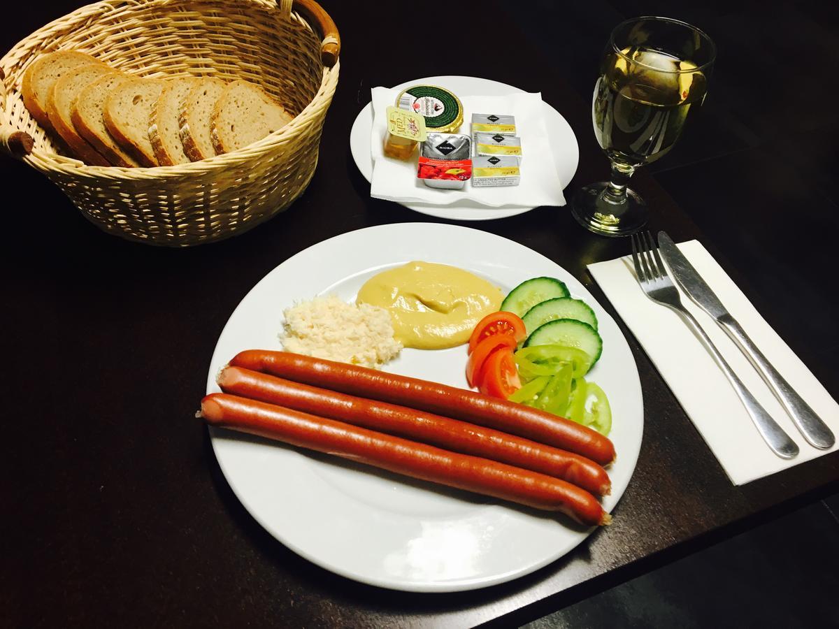 Hotel U Lva Bilina Bagian luar foto