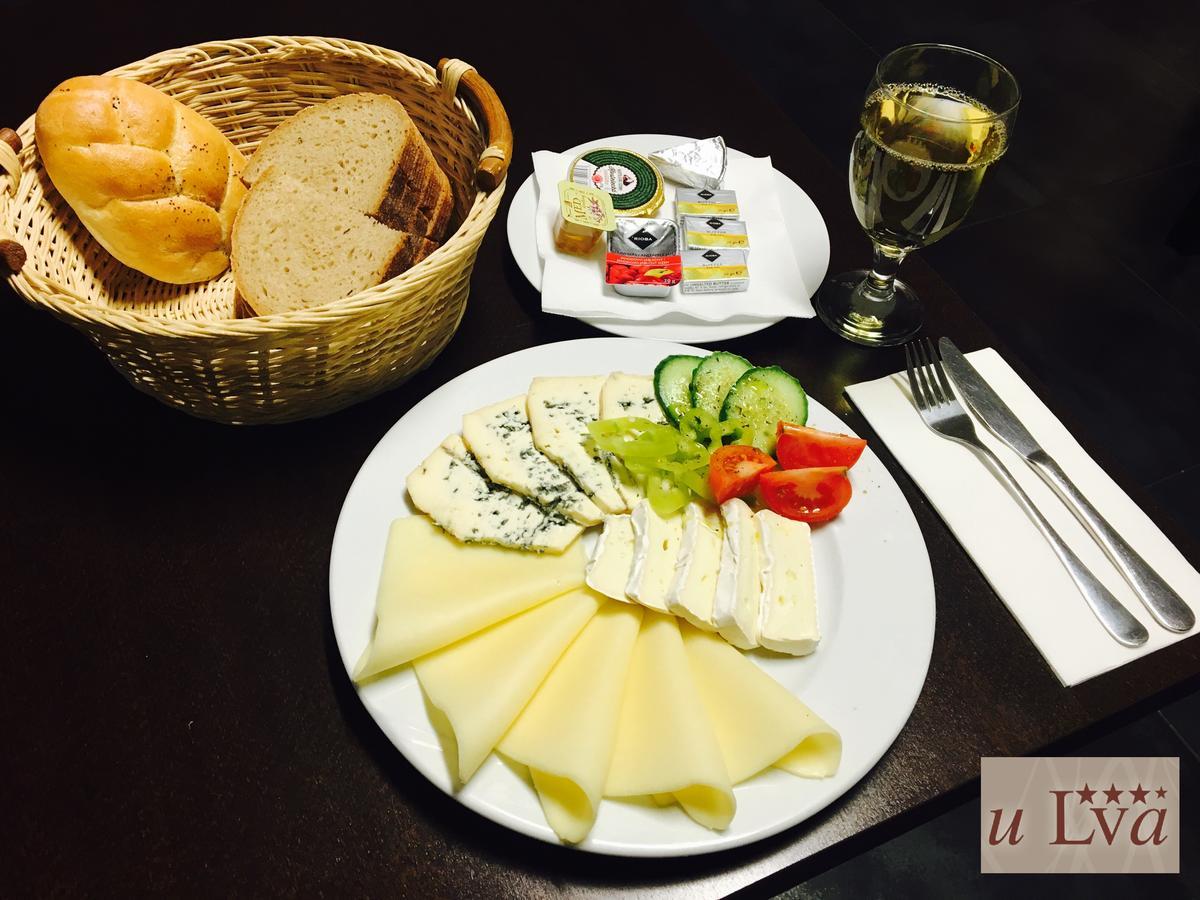 Hotel U Lva Bilina Bagian luar foto